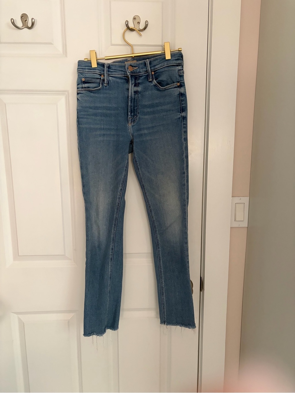 MOTHER Medium Blue Cropped mid Rise DAZZLER ANKLE FRAY Jeans